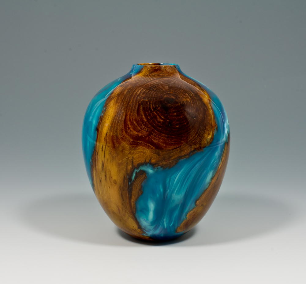 Osage_Orange_and_resin_vessel