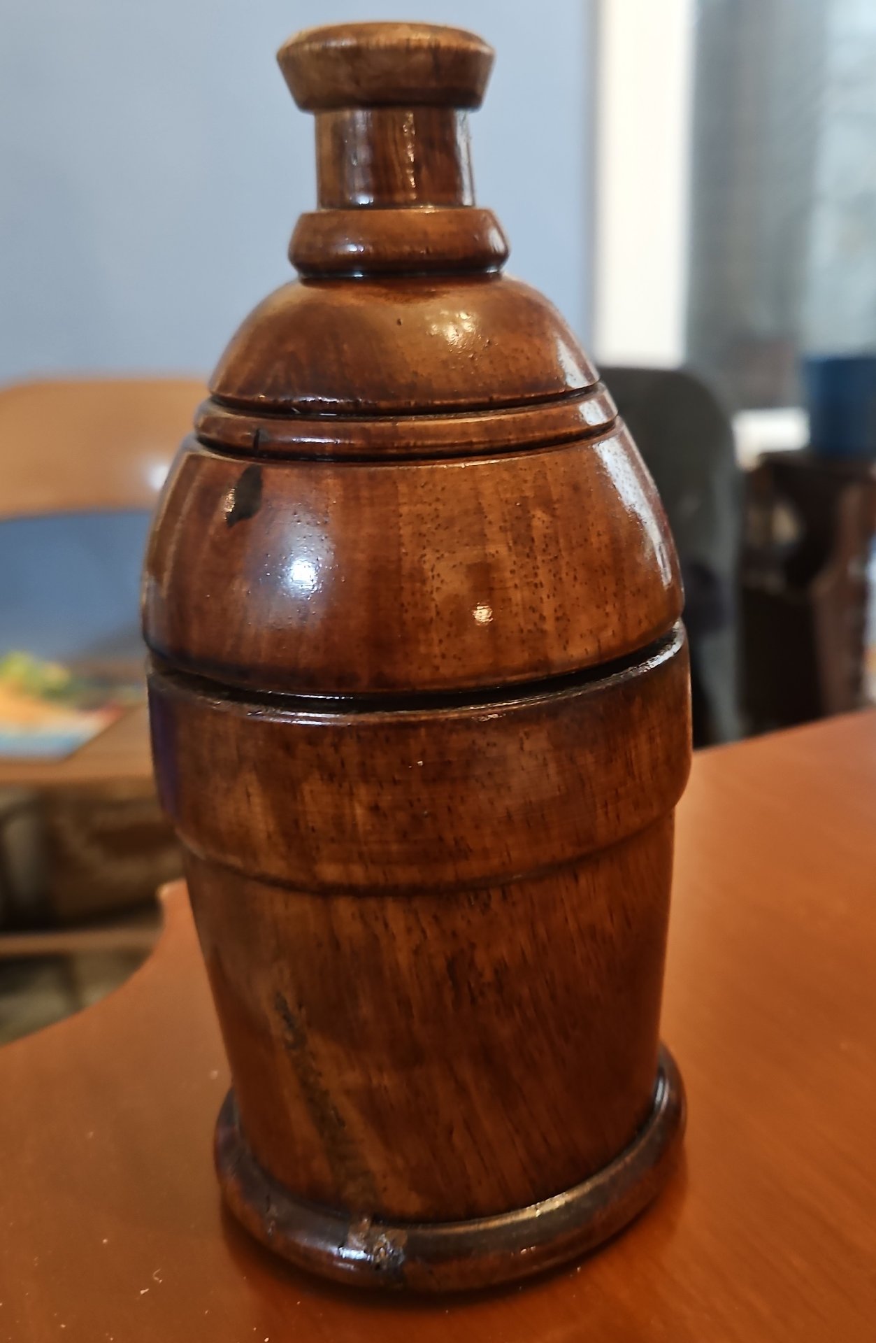 Pecan urn