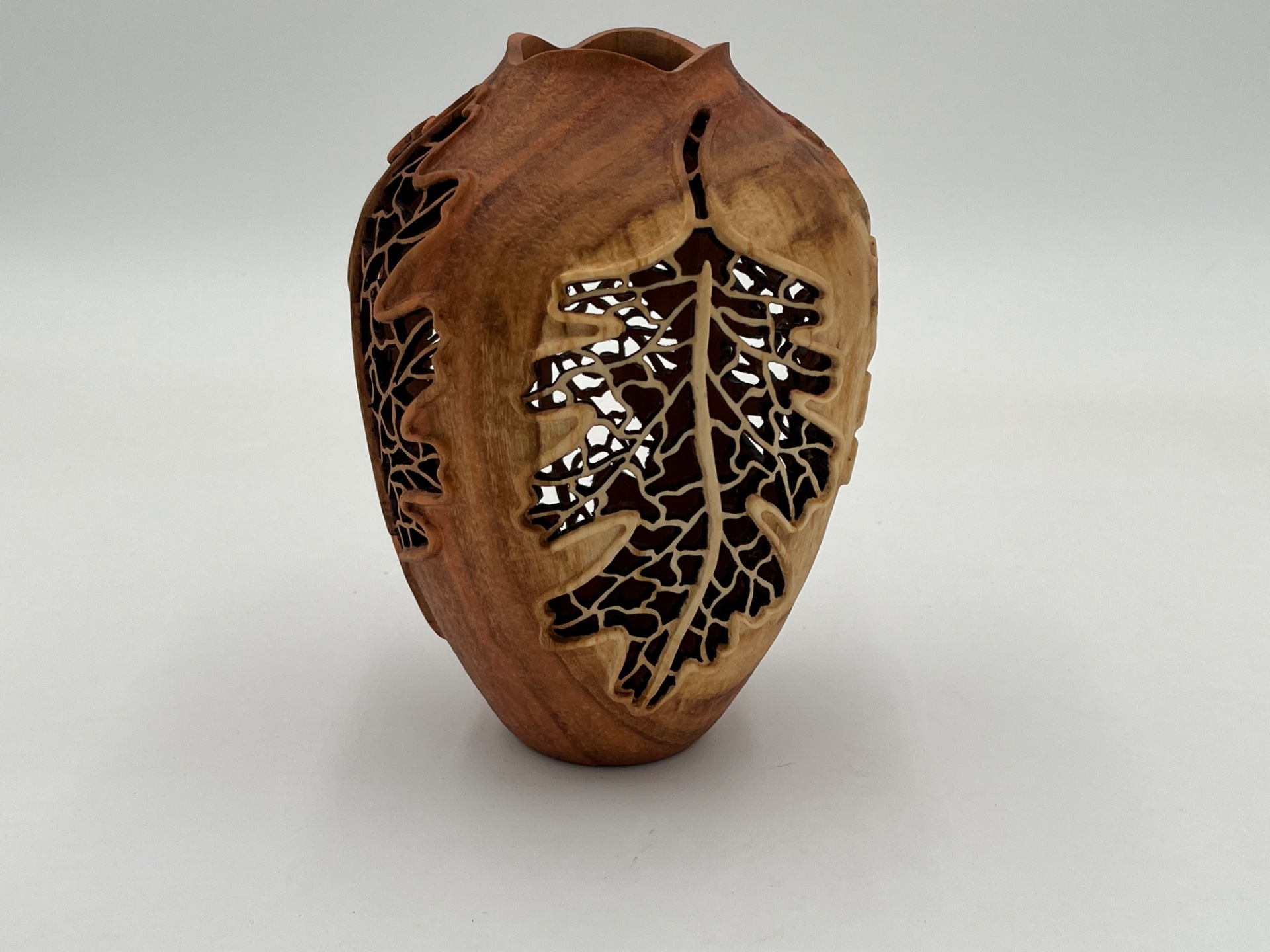 Pierced oak leaves