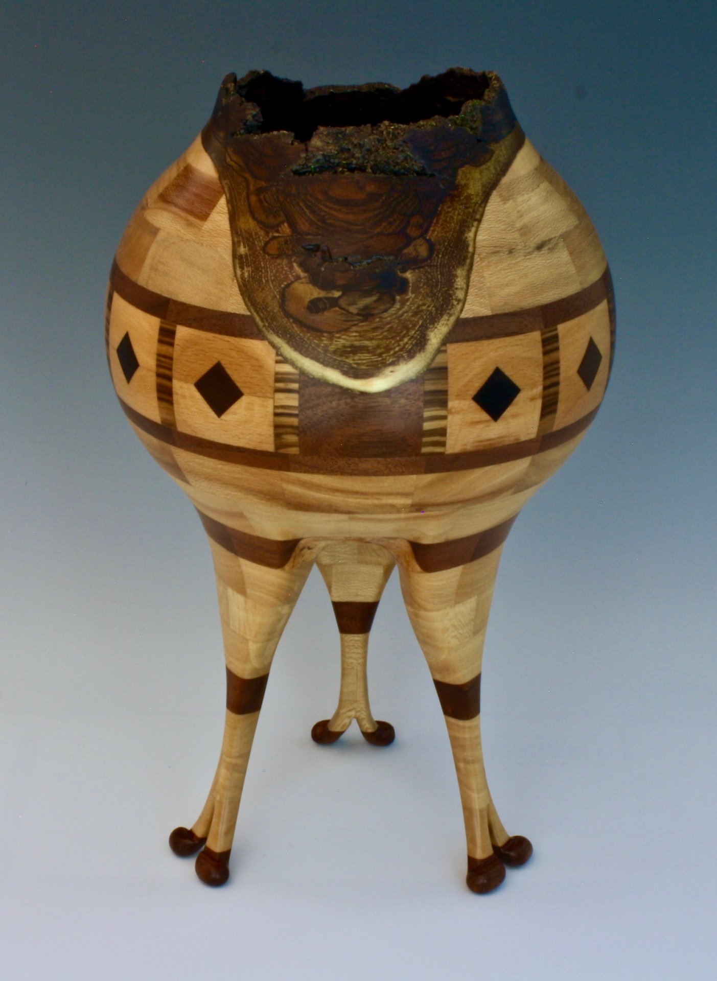 Segmented NE legged vessel