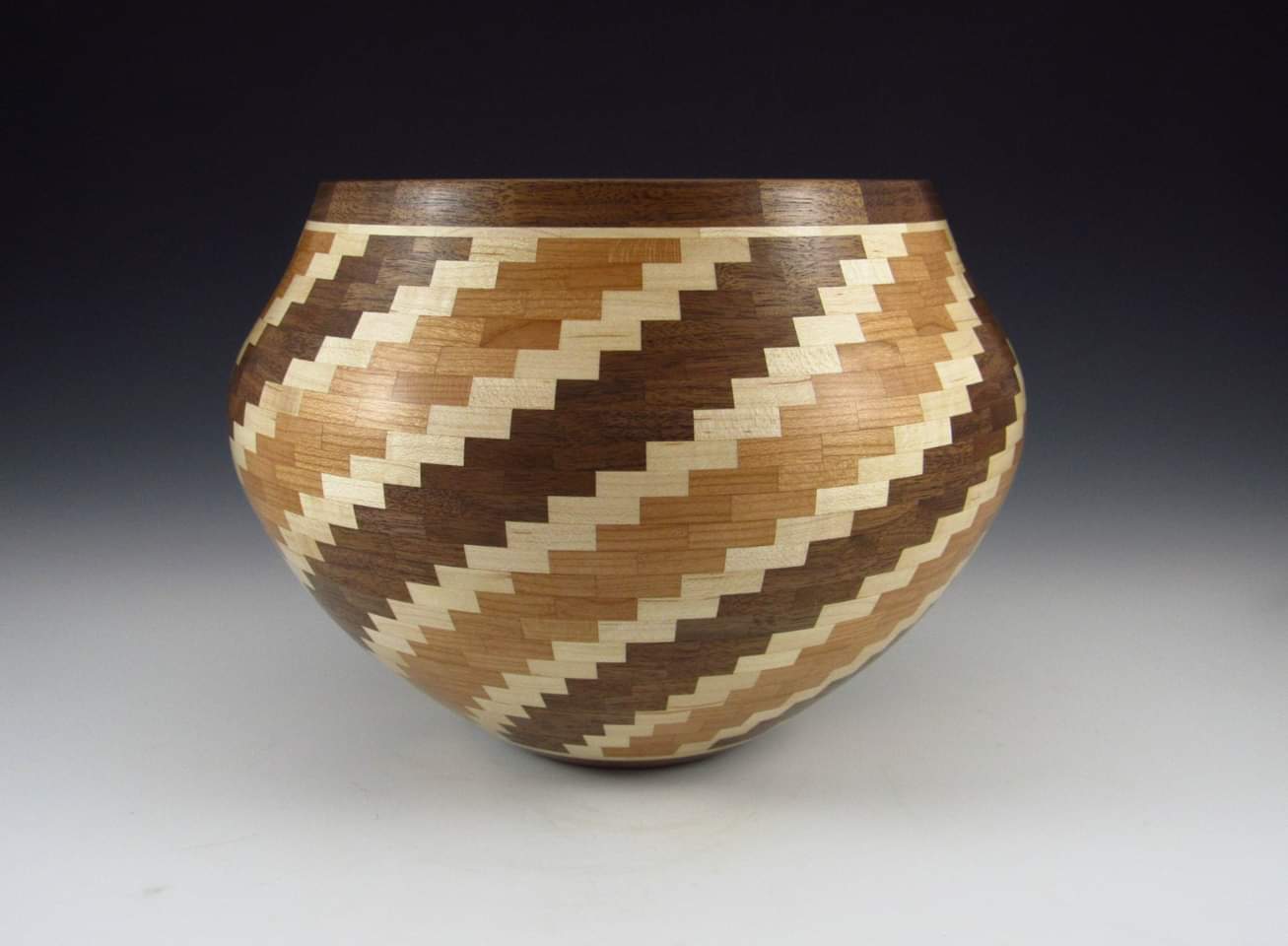 Segmented spiral bowl