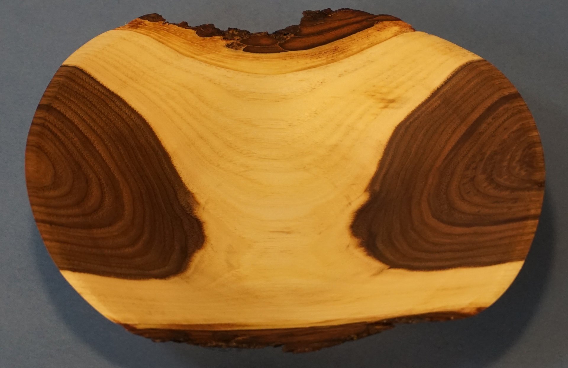 Serial 23006 Model Natural Bark edge Walnut Bowl