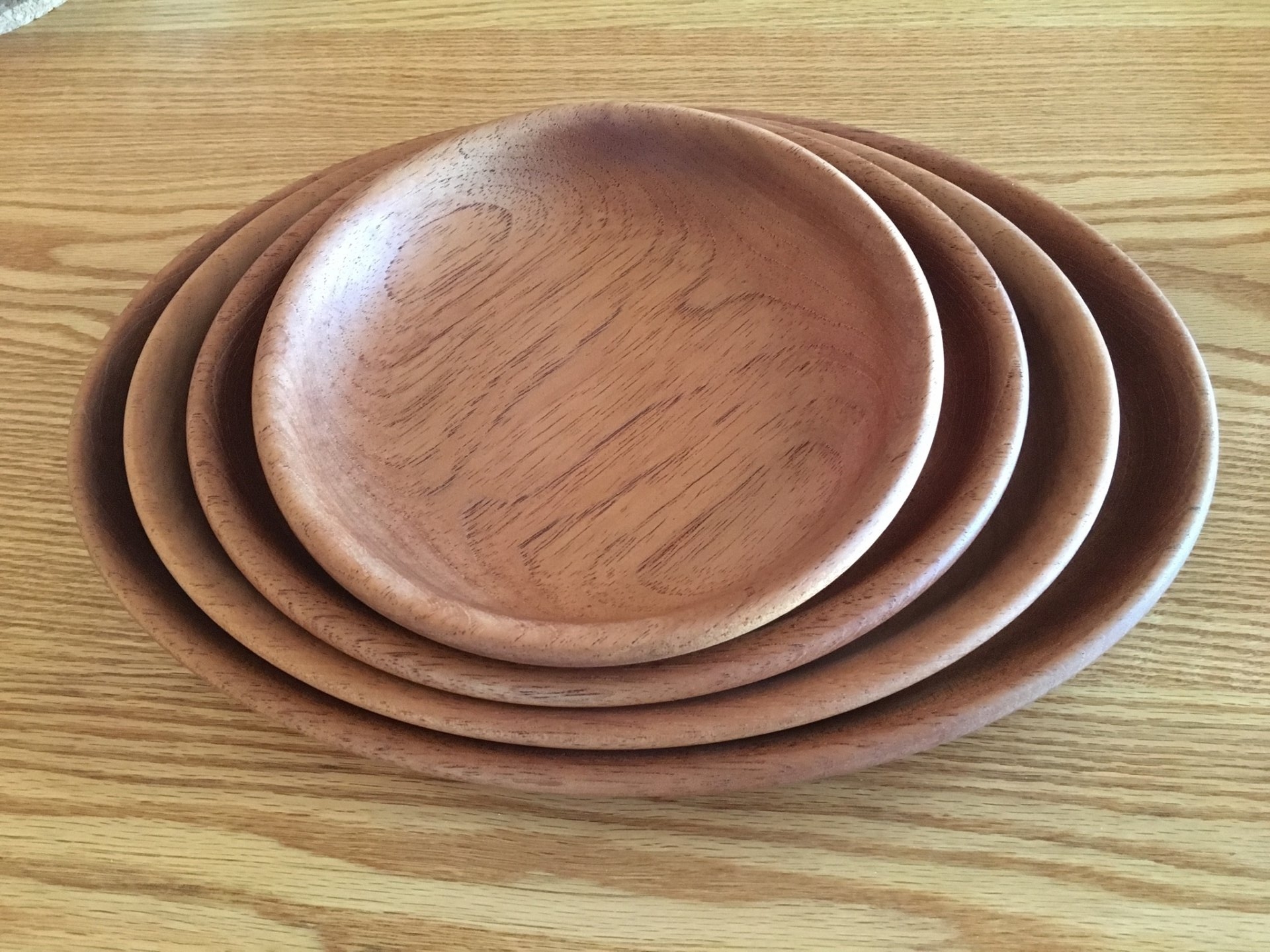 Set of oval platters