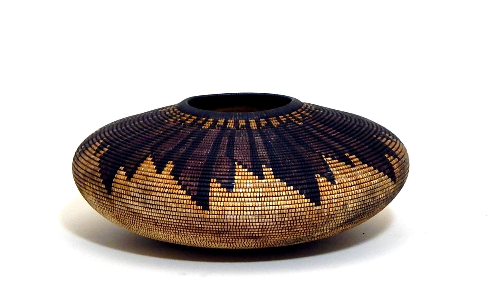 Silver Maple Basket Illusion