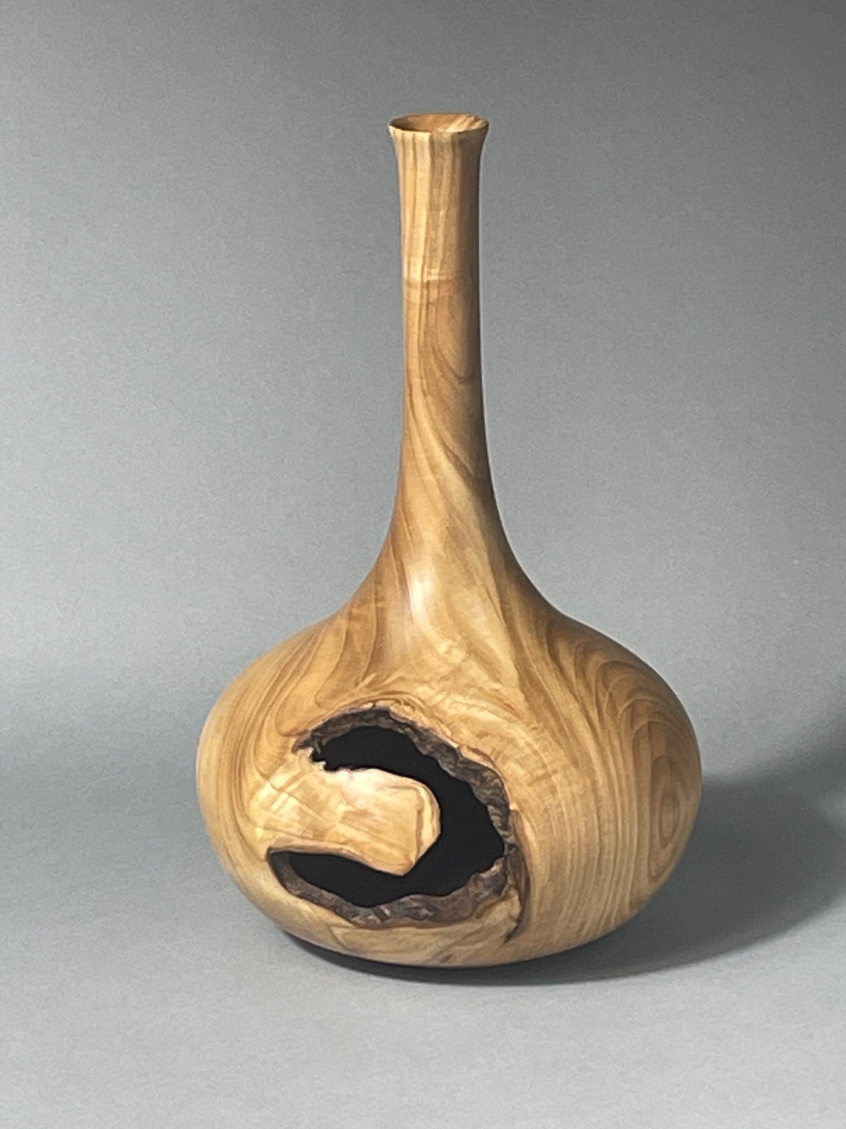 Slender-necked vessel