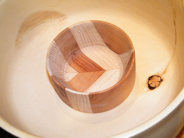 Small segmented bowl cherry/oak