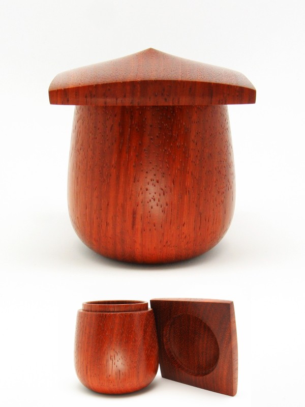 Square lidded padauk box....