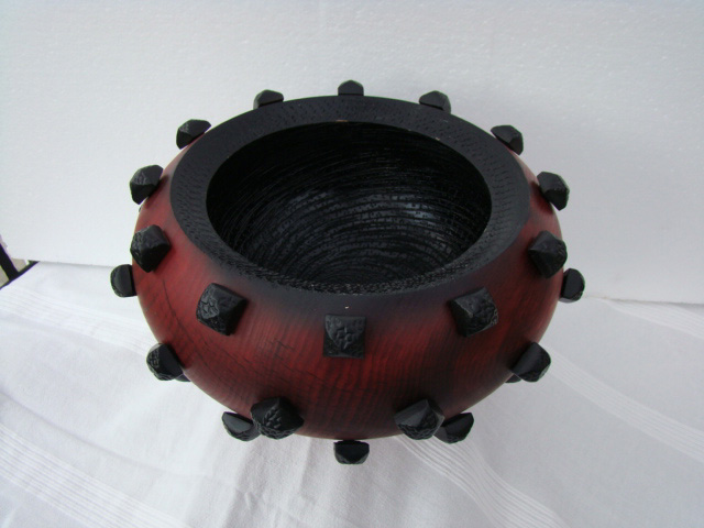 Studded bowl in Cedar.