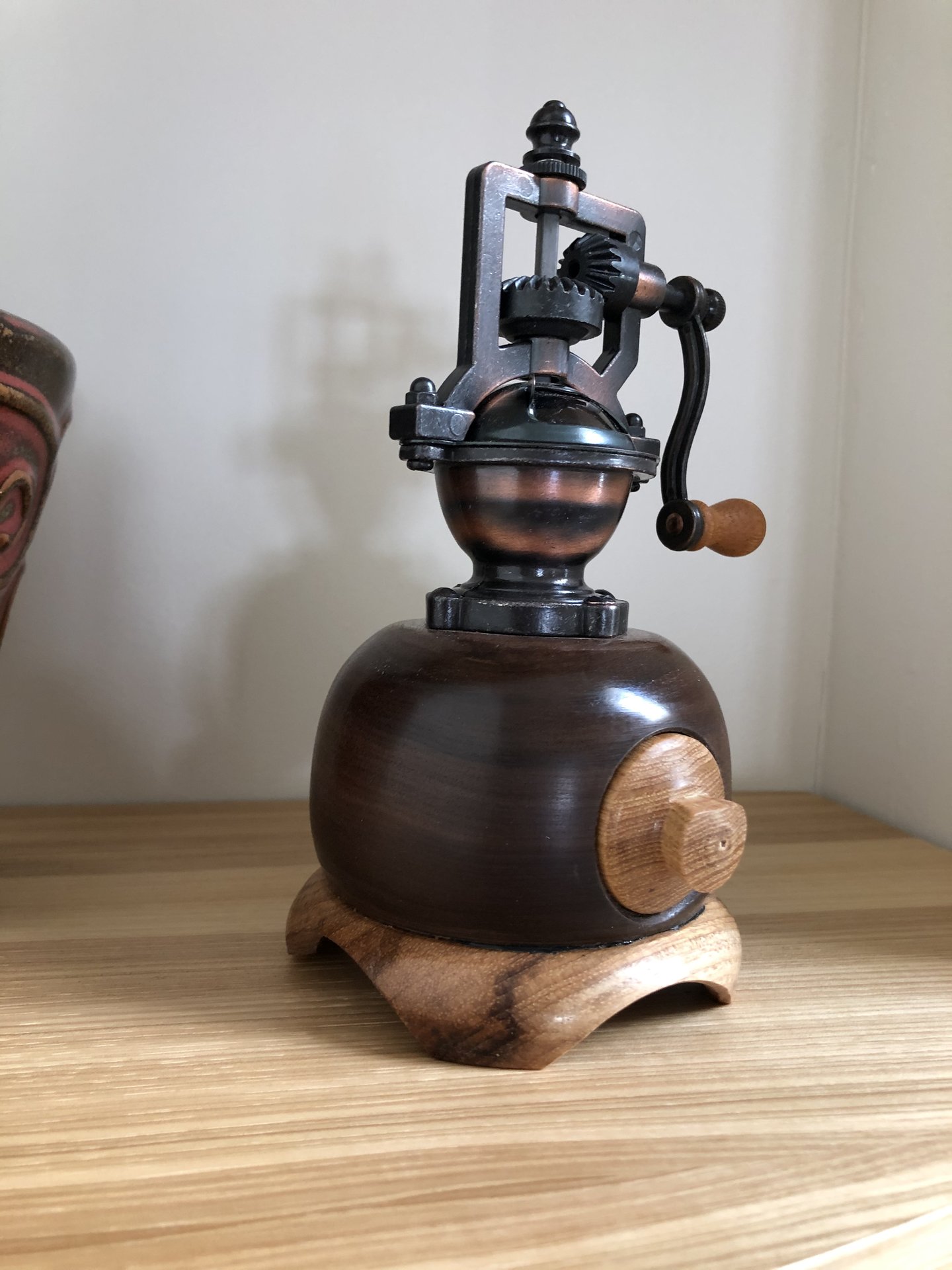 Sumo pepper grinder