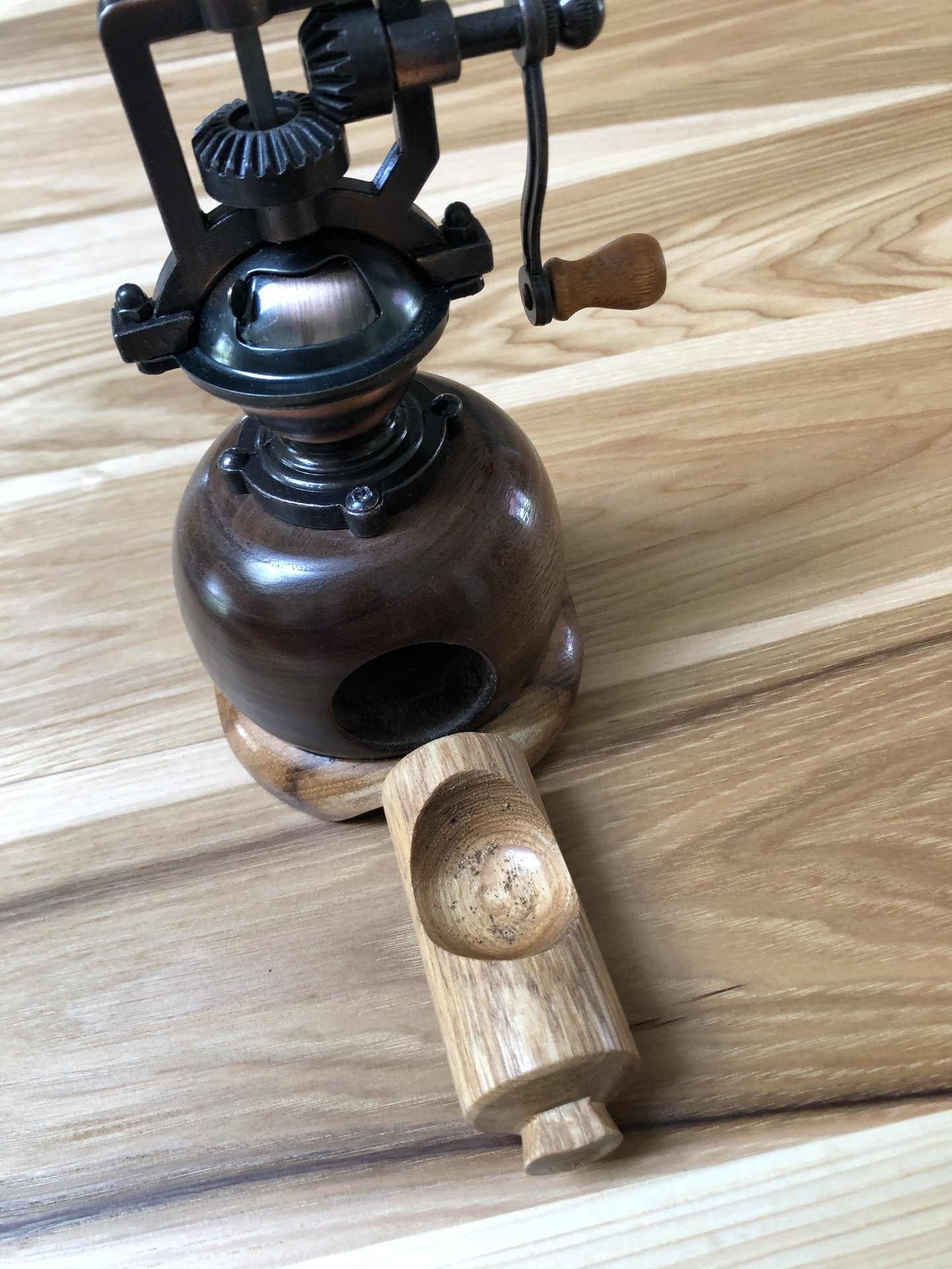 SUMO PEPPER GRINDER