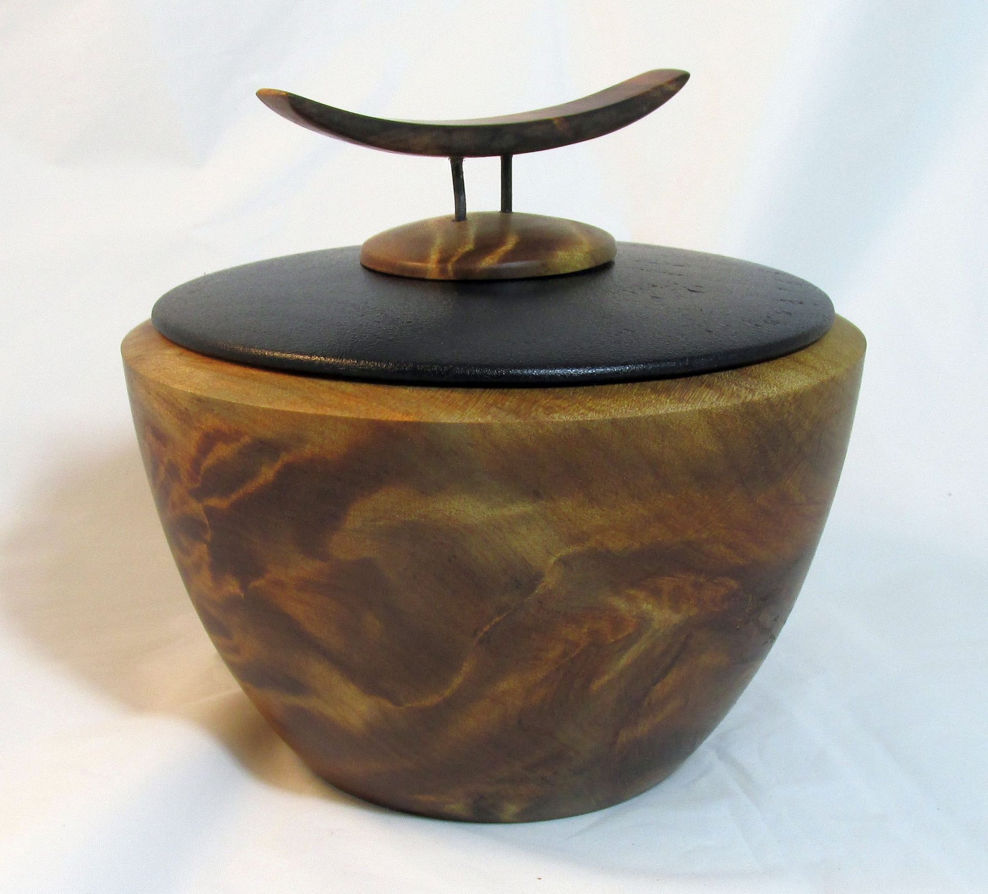 Swamp kauri lidded box