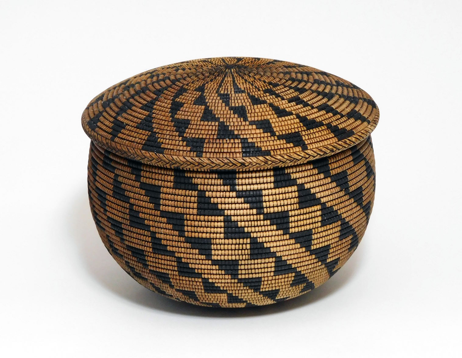 Sycamore lidded basket