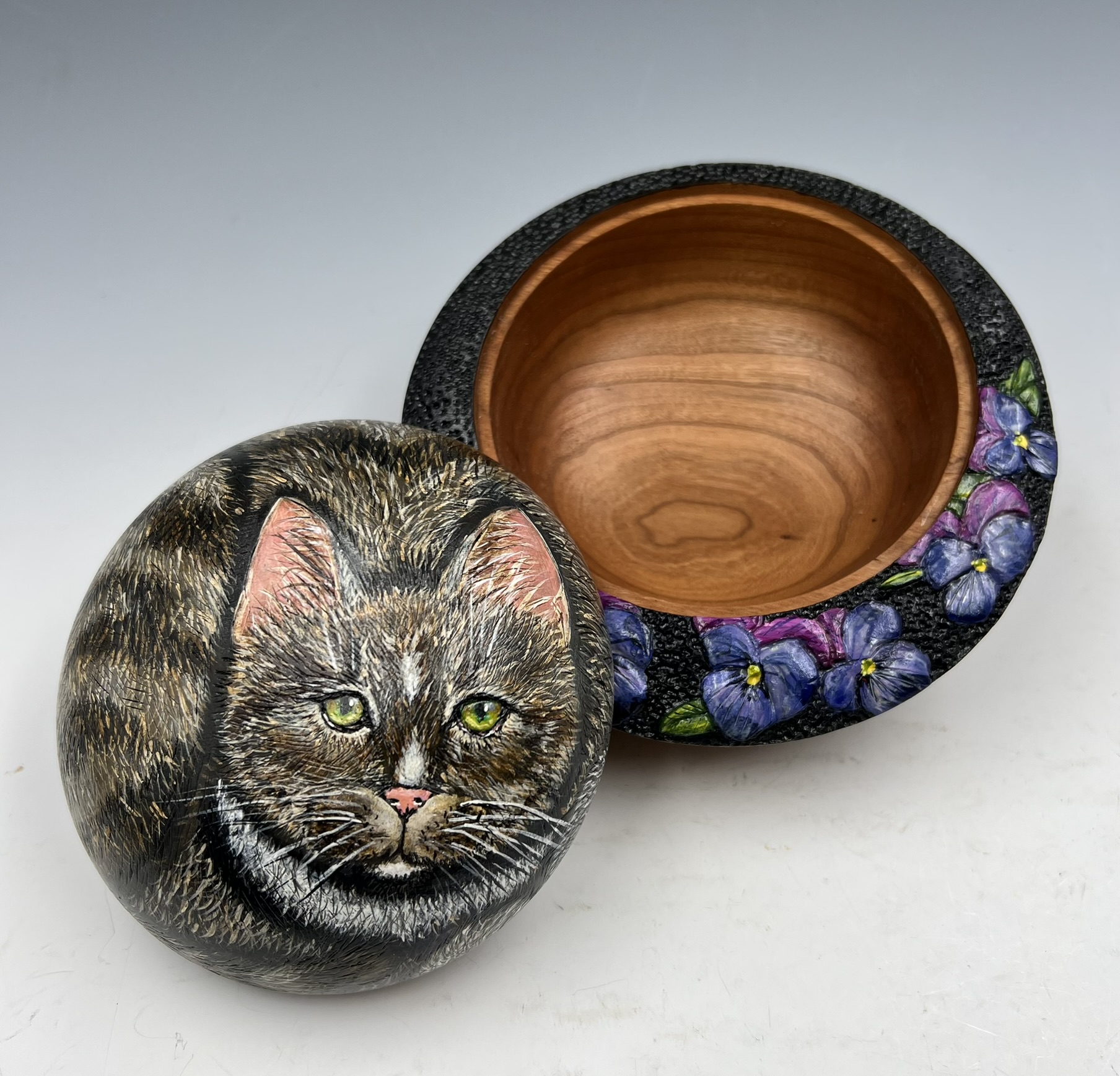 Tabby-cat box made of Cherry wood