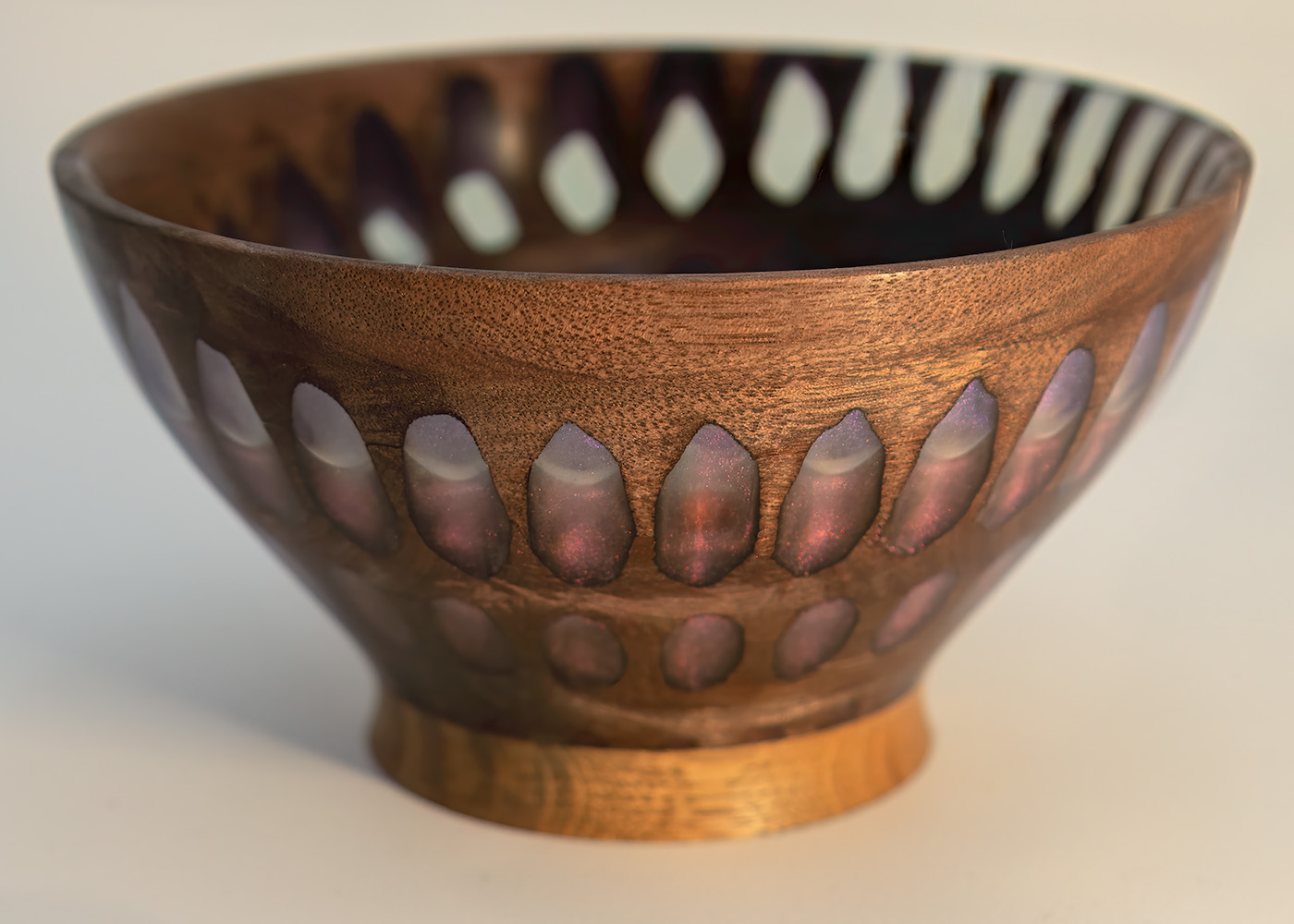 Turning a Flat Walnut Spiral into a Stunning 3D Resin Bowl