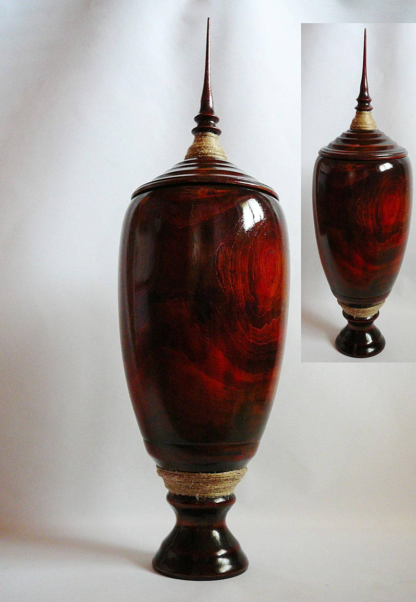 Urn Walnut: turning, painting, lacquer. Size: height 58 cm, diameter 18 cm