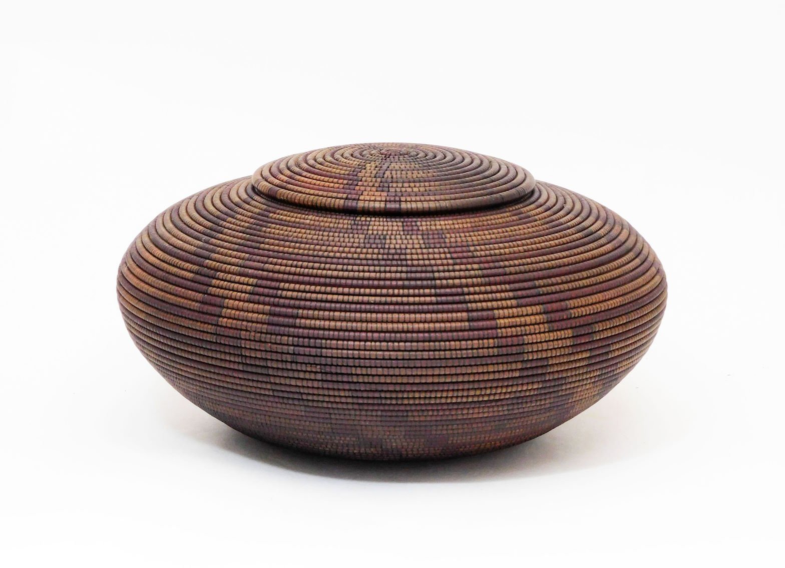 Walnut basket illusion