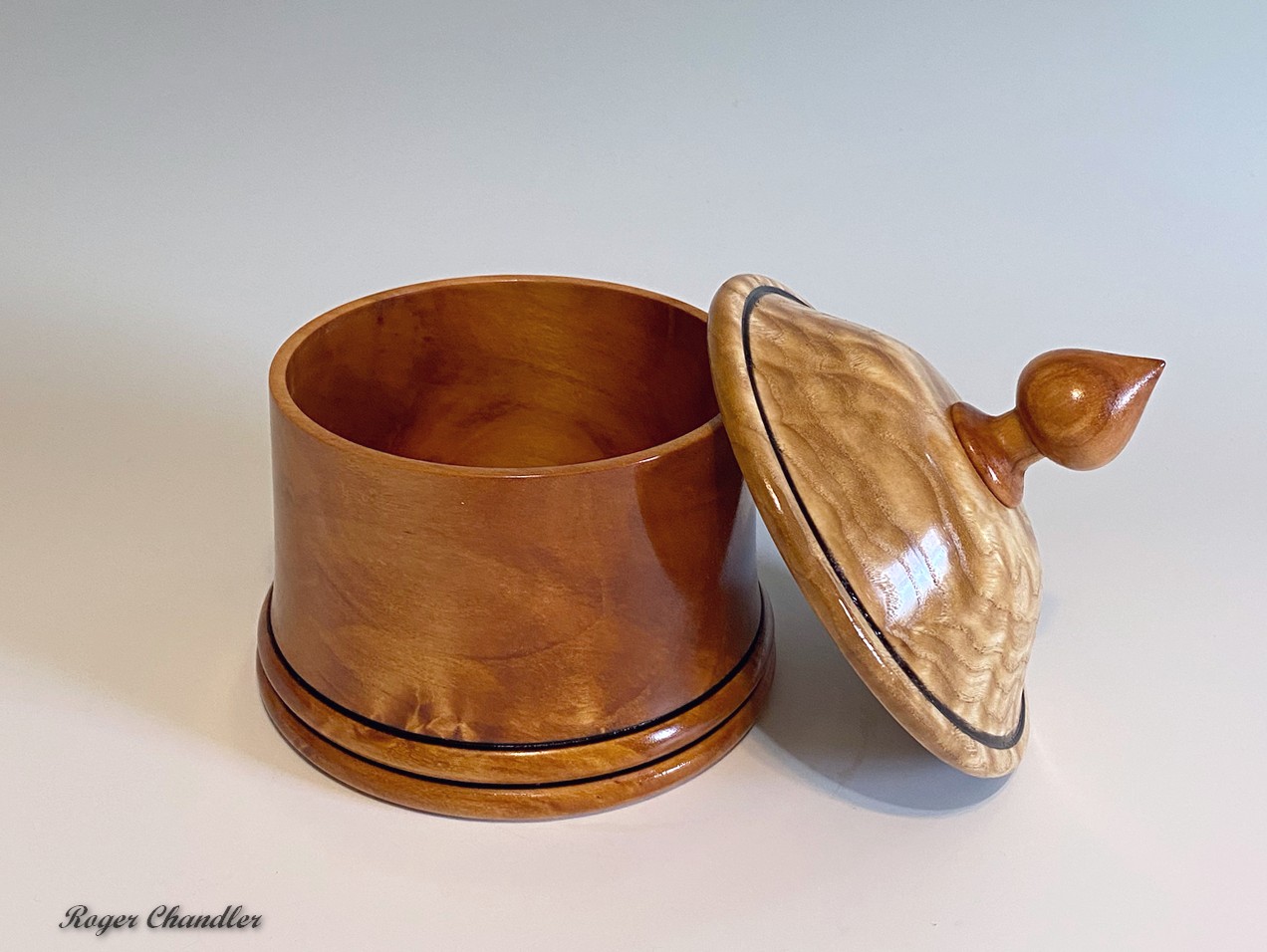 Willow/Quilted Ash Lidded Box- open view