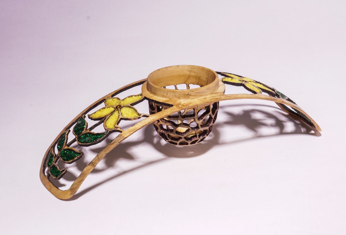 Winged floating bowl with pierced flower